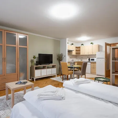 Moonlit Muse Appartement
