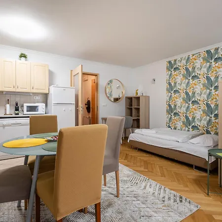 Moonlit Muse Apartment *