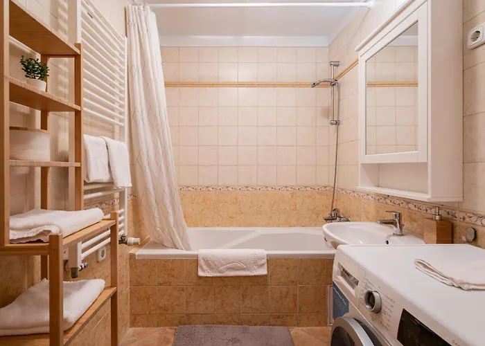 Moonlit Muse * Budapesta